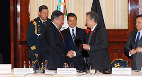 Federal Minister Sigmar Gabriel and Mexican Minister of Energy Pedro Joaquín Coldwell launching the German-Mexican Energy Partnership.
