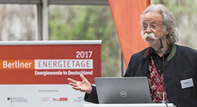 Science journalist Jean Pütz at the Berlin Energy Days