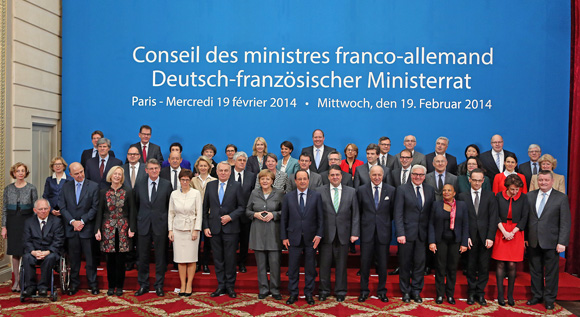 Bundeskanzlerin Angela Merkel, der französische Staatspräsident François Hollande und Mitglieder des Deutsch-Französischen Ministerrates