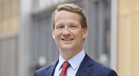 Portrait von Eric Schweitzer, Präsident des Deutschen Industrie- und Handelskammertags (DIHK)