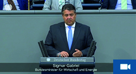 Bundeswirtschaftsminister Sigmar Gabriel spricht im Bundestag