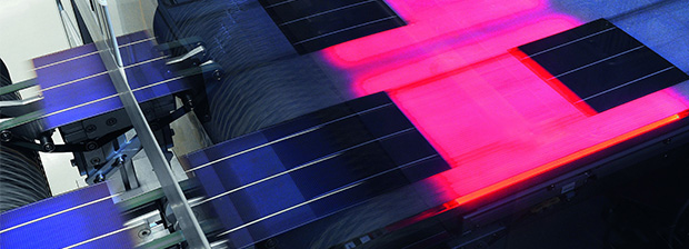 Solarzellenproduktion am Fließband